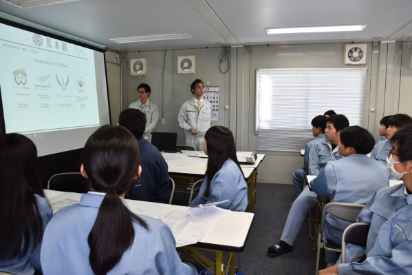 津山工業高校建築科1・2年生　現場見学会の様子