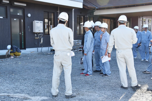 津山工業高校建築科1・2年生　現場見学会の様子