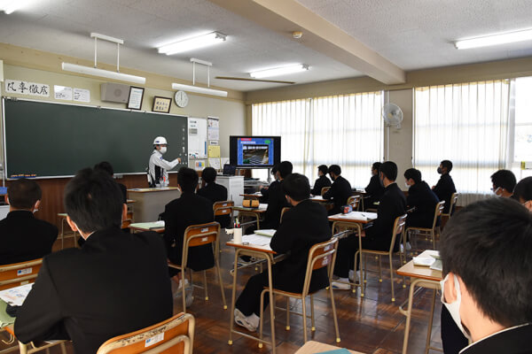 玉野市立山田中学校　チャレンジワークの様子