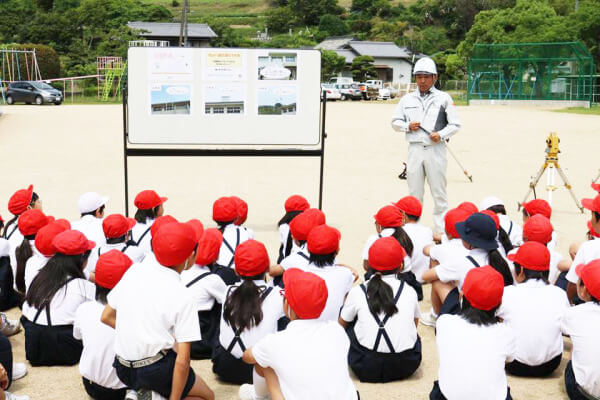 吉井川西幸西堤防工事・その２工事に伴う地域貢献イベントの様子