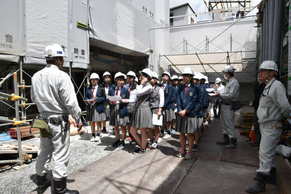 岡山工業高校デザイン科　現場見学会の様子