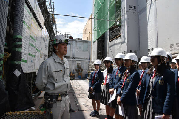 岡山工業高校デザイン科　現場見学会の様子