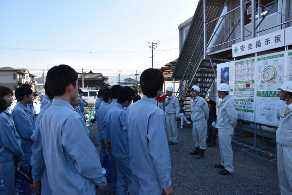 津山工業高校建築科1年生　現場見学会の様子