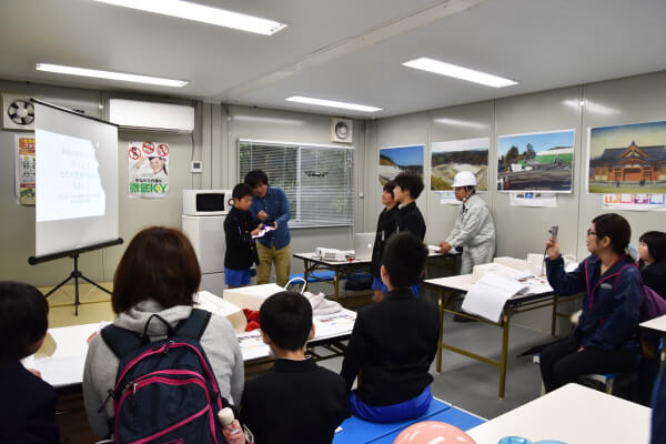 琴浦北小学校　現場見学会の様子