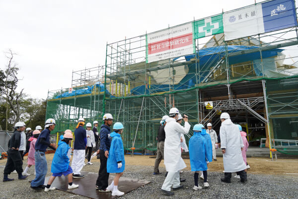 琴浦北小学校　現場見学会の様子